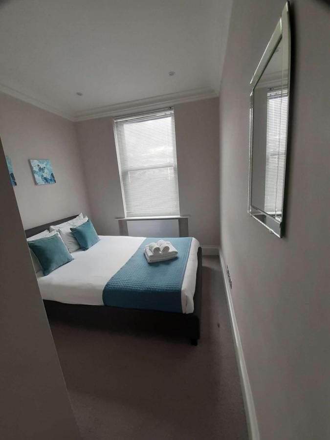 25 Ongar Road By Viridian Apartments London Kültér fotó